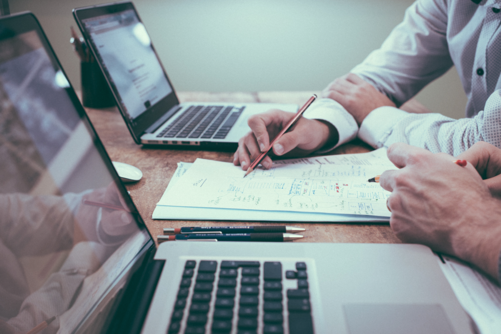 Equipa AESHARE em sessão de consultoria Power BI